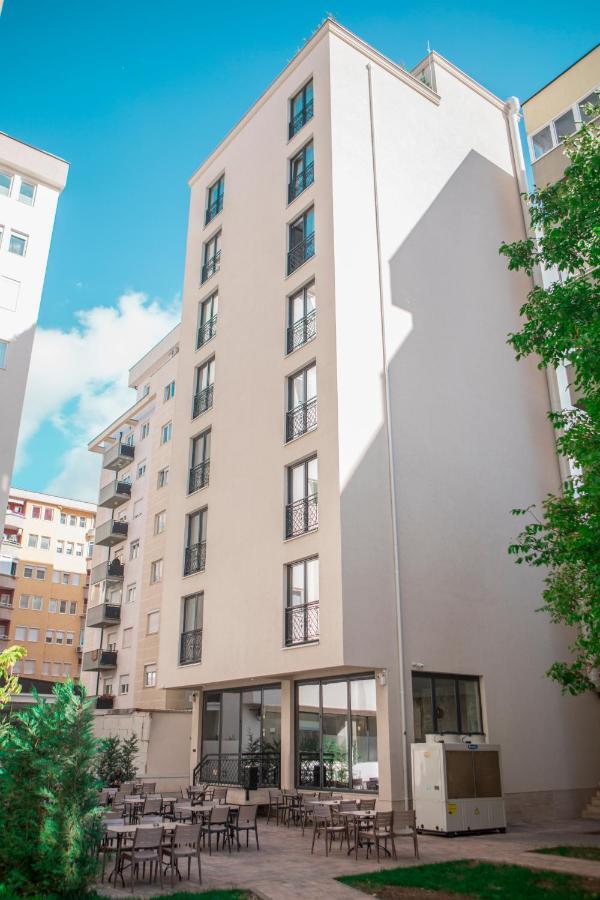 Qama Hotel Pristina Exterior photo